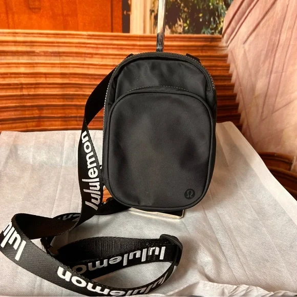 lululemon the rest is written Black Bag with Adjustable crossbody Straps - Picture 12 of 16
